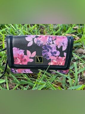 Victoria’s Secret Floral-Print Black Wristlet/Wallet